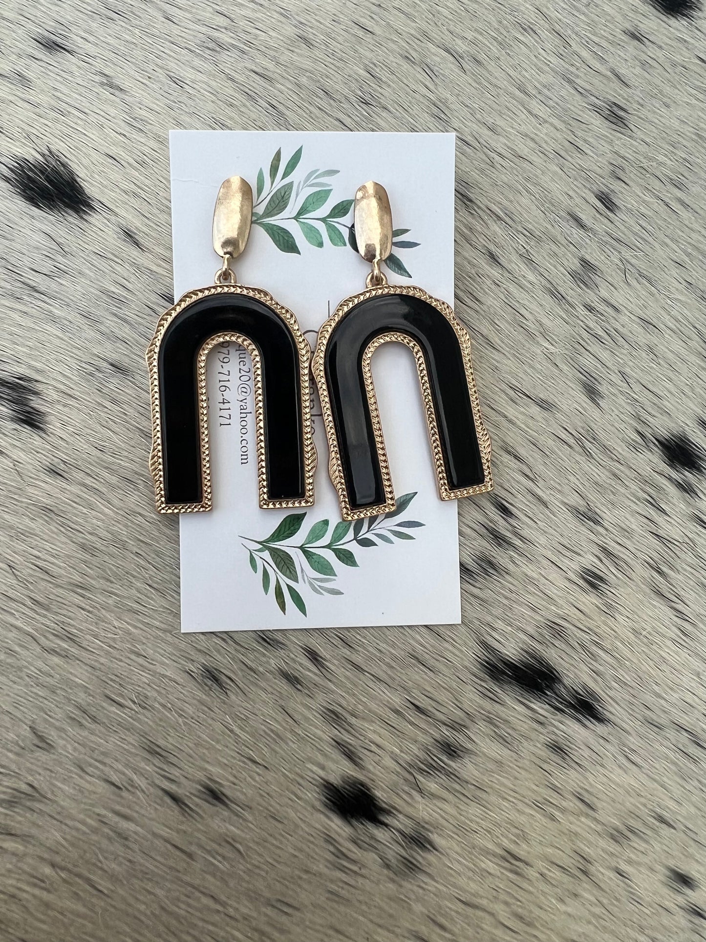 Arch Earrings Asst